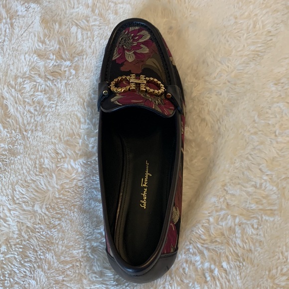 Women’s Ferragamo Rolo T loafer size 10 Floral burgundy black gray with brass - Picture 4 of 6